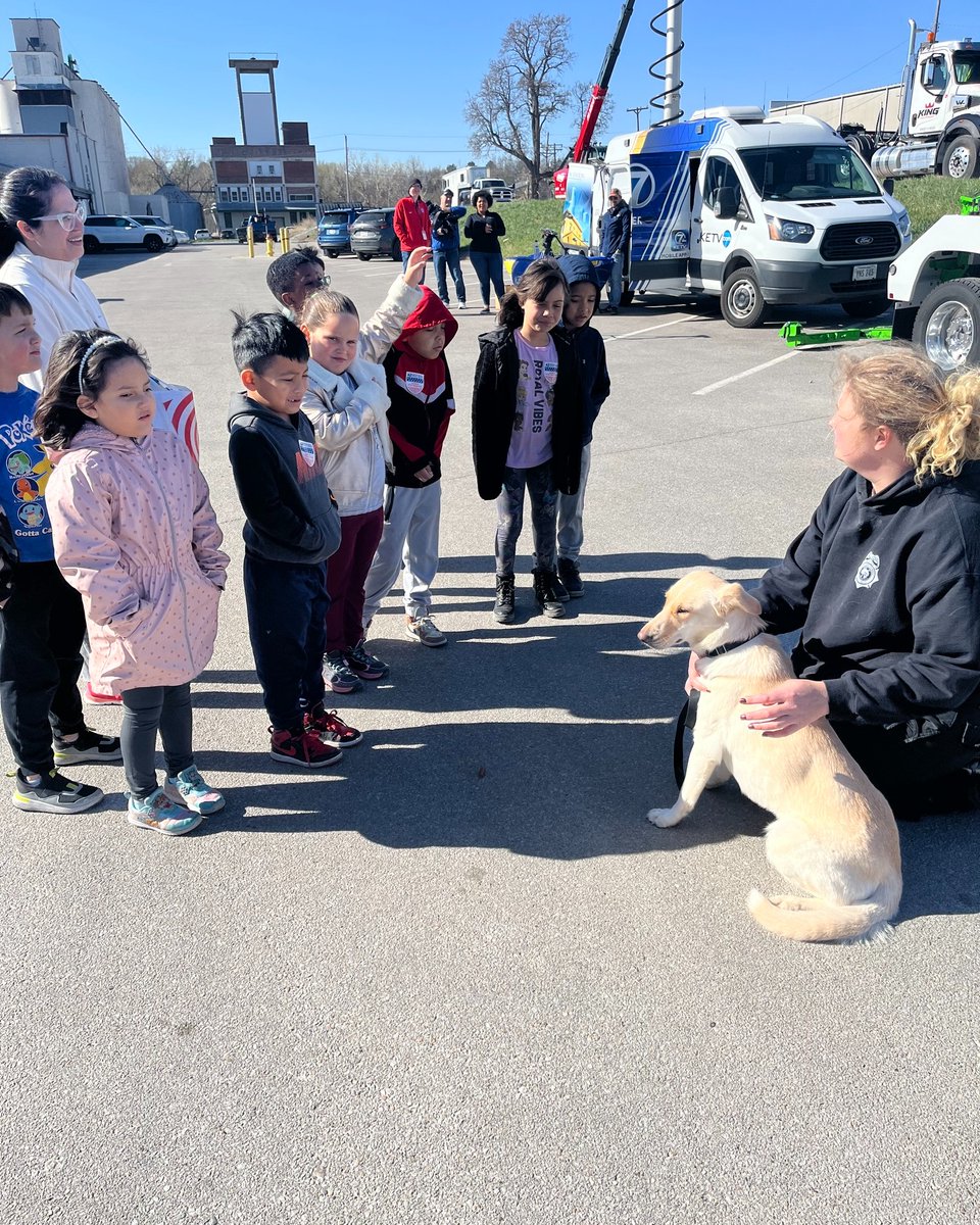 NEHumaneSociety's tweet photo. It's #AnimalControlAppreciationWeek! 

ACOs do more than pick up strays and help trapped animals! Last week, Officers Luger and Villegas visited students at Ralston Public Schools to tell them about their jobs and introduce them to a shelter dog! https://t.co/YdekNMuIjD