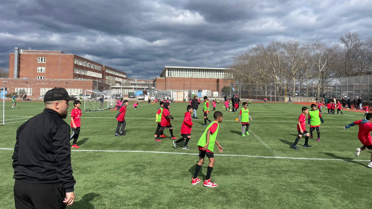 DV7Soccer's tweet photo. π₯ Coaches' work: team building, motivating, helping to play betterπ
ππ₯ππ SOCCER PROGRAM | PROGRAMA DE FΓTBOL ππ₯ππ§π¨ππ§π’ by @DV7soccer_NY & @HispanicFed sponsored by @FranciscoMoyaNY
#cmfranciscomoya #cmdistrict21
#hispanic_federation #dv7soccer
#dv7academy #dv7group https://t.co/XslR3N30mO