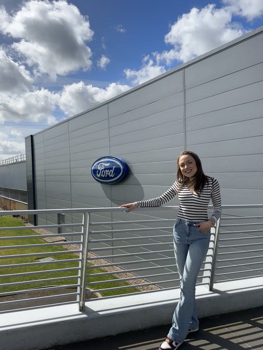 SoWrightLive's tweet photo. #FordProLive we are ready for you! Presenter Sophie reporting for dutyππ€πππ» https://t.co/1b8OrjKOG6