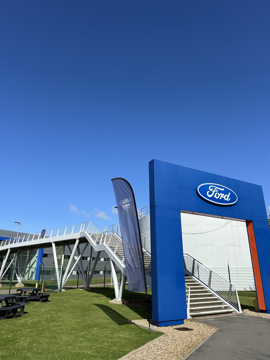 SoWrightLive's tweet photo. #FordProLive we are ready for you! Presenter Sophie reporting for dutyππ€πππ» https://t.co/1b8OrjKOG6