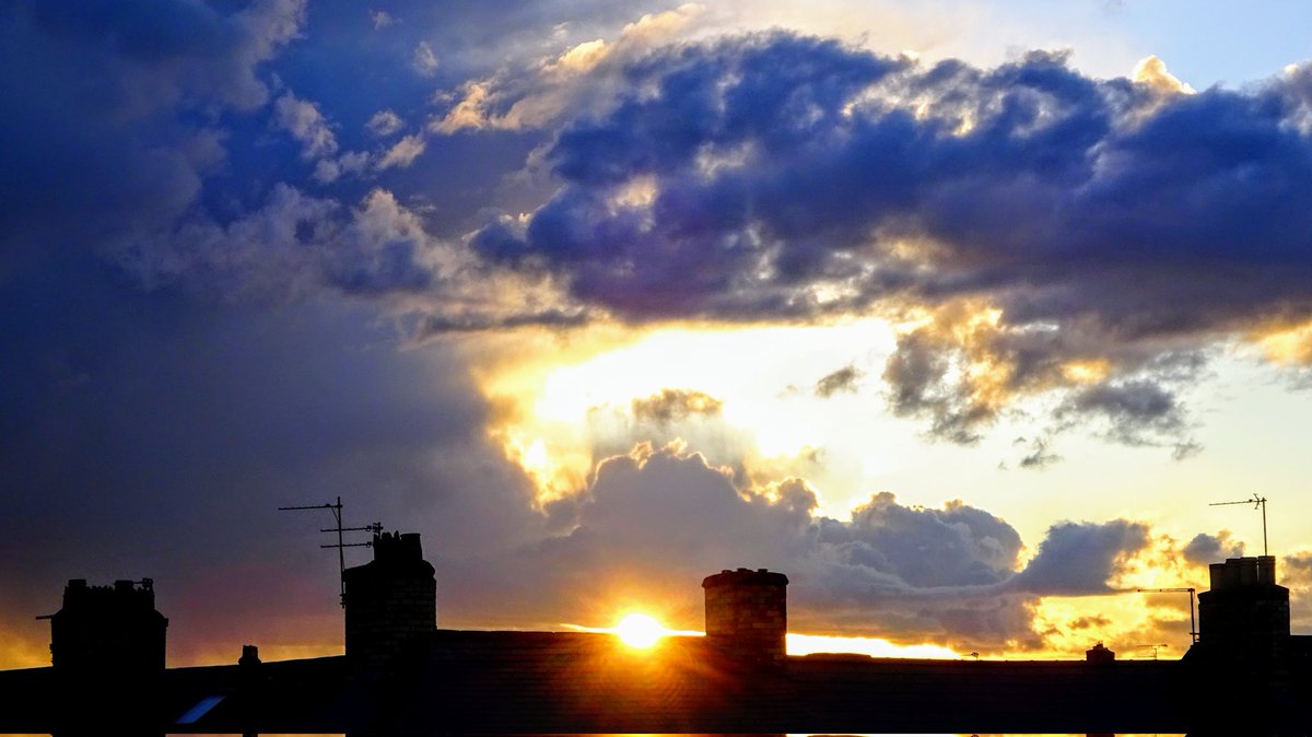 Good evening from #NorthShields 

#StormHour
#ThePhotoHour