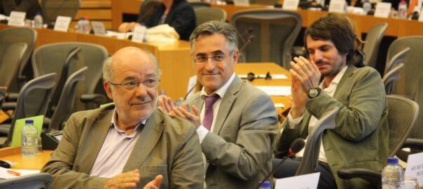 Ha mort Josep Ma Terricabras, exeurodiputat del @Europarl_CAT i professor de la @univgirona. Una gran pèrdua, et trobarem a faltar, Terri❤️