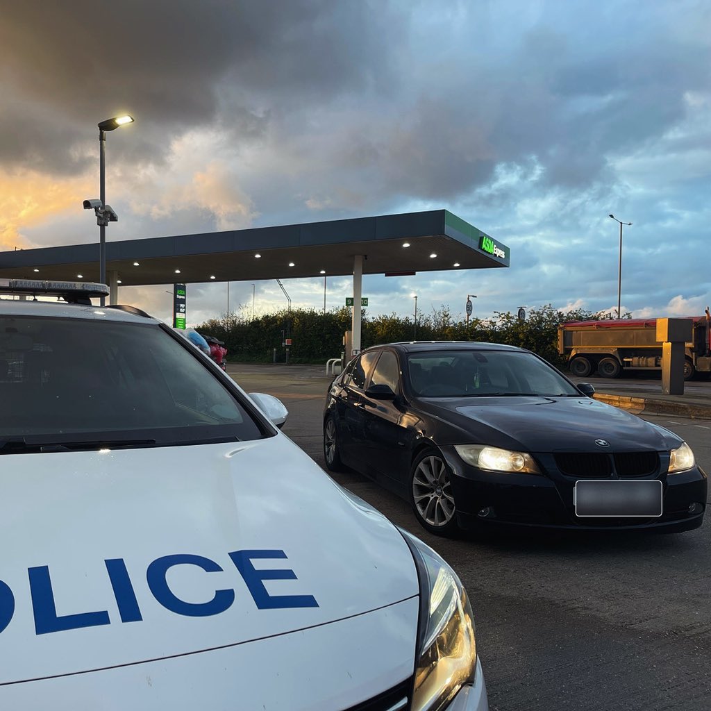 Even car thieves need to stop for fuel …. should have filled up quicker 😉. Stolen vehicle recovered and suspect identified within an hour of being reported stolen. ^JJ

#SCThanet #SCEast #StolenVehicle #VehicleRecovered #LOStoLOL #VoulenteerPolice #CarTheft #ProactivePolicing