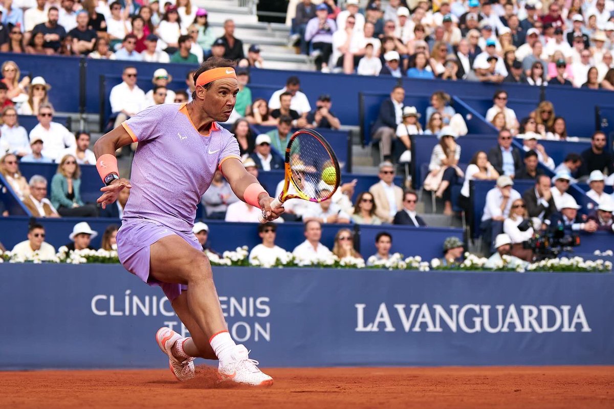 Bakmaya doyamayanlar için bir tutam Rafael Nadal. 💜🧡 📸 @bcnopenbs