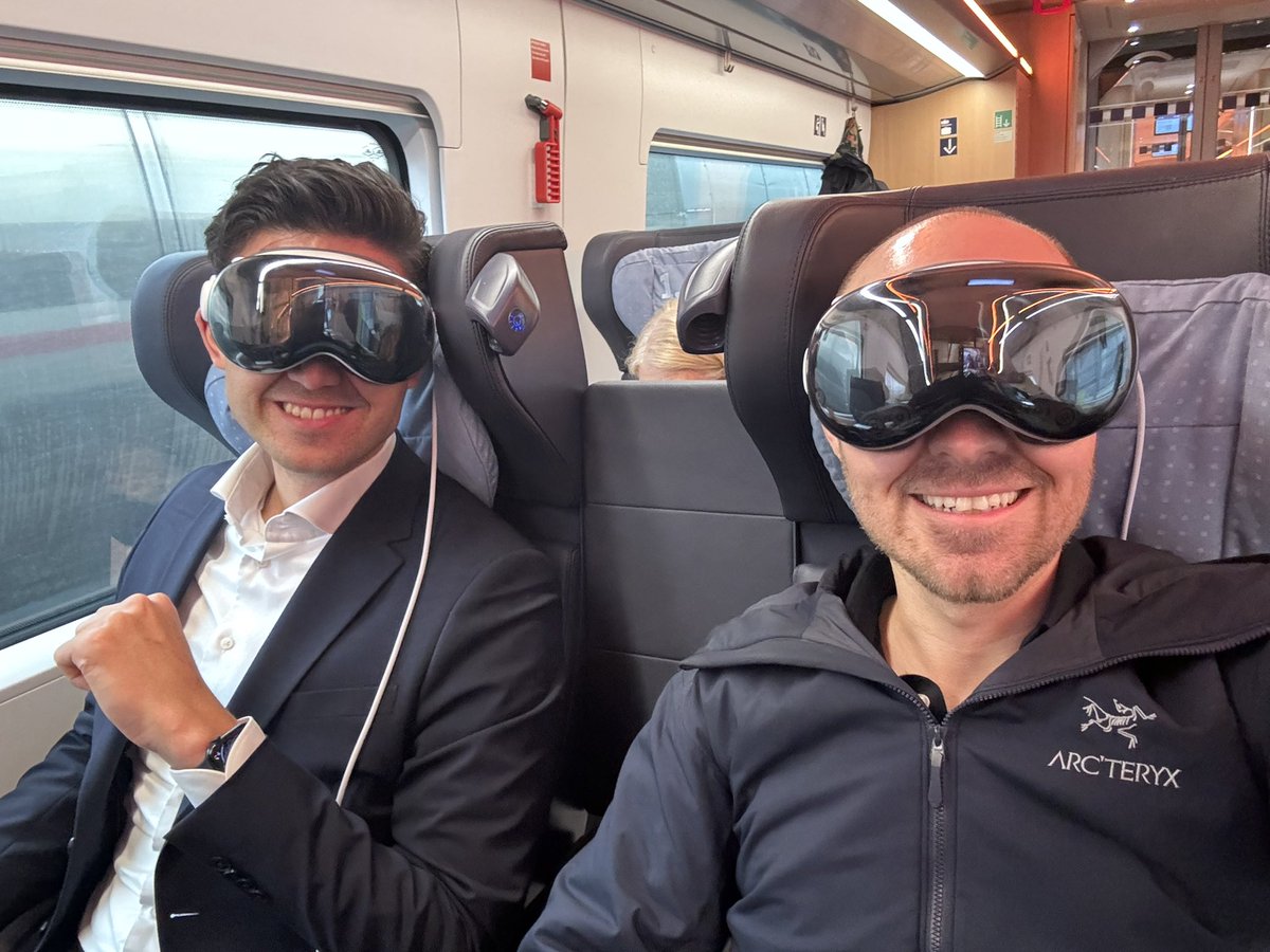 My colleague, @PSostmann, and I tried to collaborate together on a train with our #AppleVisionPro headsets. Unfortunately, you can’t FaceTime while travel mode is enabled (even as an audio only call) ending an experiment that could’ve been an epic use of the technology 😩