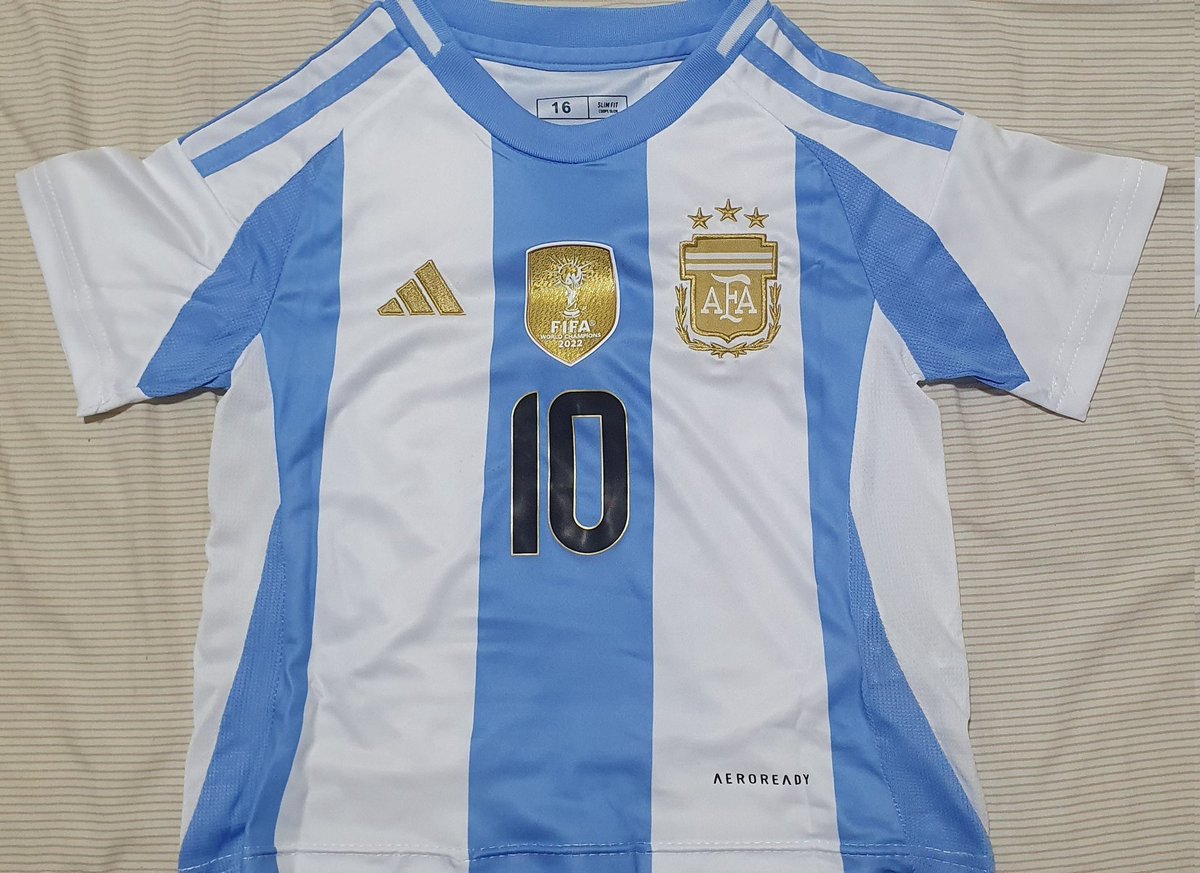 GonEC's tweet photo. @GorrasCavs llegooo el pedido!
1ero el conjunto "kids"... excelente. La tela de remera y pantalon es incluso mejor que la de adidas. 100% recomendado (la mala es q es muyyy blanco, va a durar poco ese color)
Tanto en remera como pantalon, logos todo bordado.
10/10 https://t.co/yDT7hcmQLK