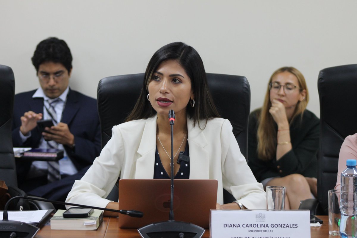 dianagonzalesd_'s tweet photo. Hoy en la comisión de Energía y Minas, se aprobó el #predictamen del P.L. Nº 2765/2022-CR, que propone dejar sin efecto el Decreto Supremo 014-2020-EM, con el que se aprobó la Adenda de Ampliación del contrato de explotación de hidrocarburos del Lote 31-C. https://t.co/P9EiUvo0bm