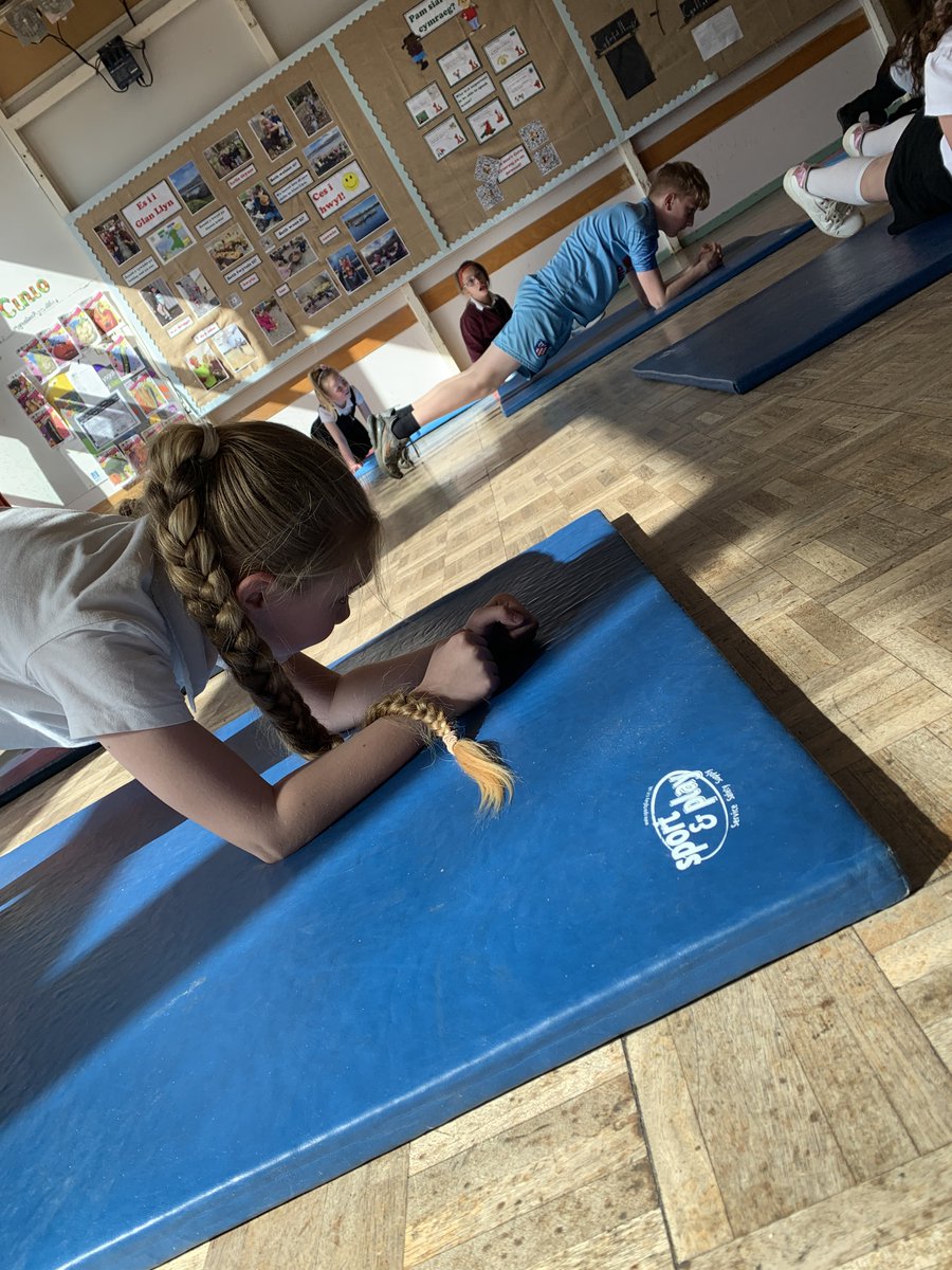 Muscle Up Monday! Great fun had exploring new exercises and training together. @healthyschools_ @sportwales @dragonsport_fps @YouthSportTrust #healthandwellbeing #wellbeing