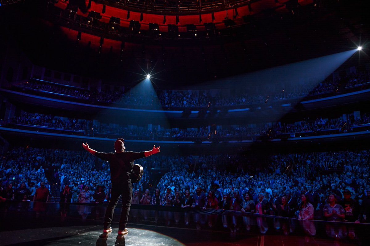 The man is back! @garthbrooks returns to @CaesarsPalace this week for his SOLD OUT Garth Brooks/Plus ONE Vegas residency ✨