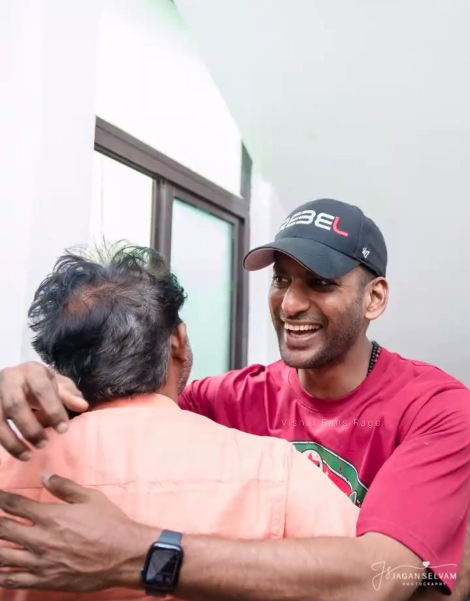 At Director Hari's Goodluck Studios Congratulated Him For First year Anniversary Of #GoodLuckStudios.
#Rathnam
#RATHNAM
#ActorVishal人
#actorvishal
#actorvishalofficial
#puratchithalapathy
#actionhero
#prideofsouth
#Blockbuster
#MegaBlockbuster
#tamilcinema
#directorhari