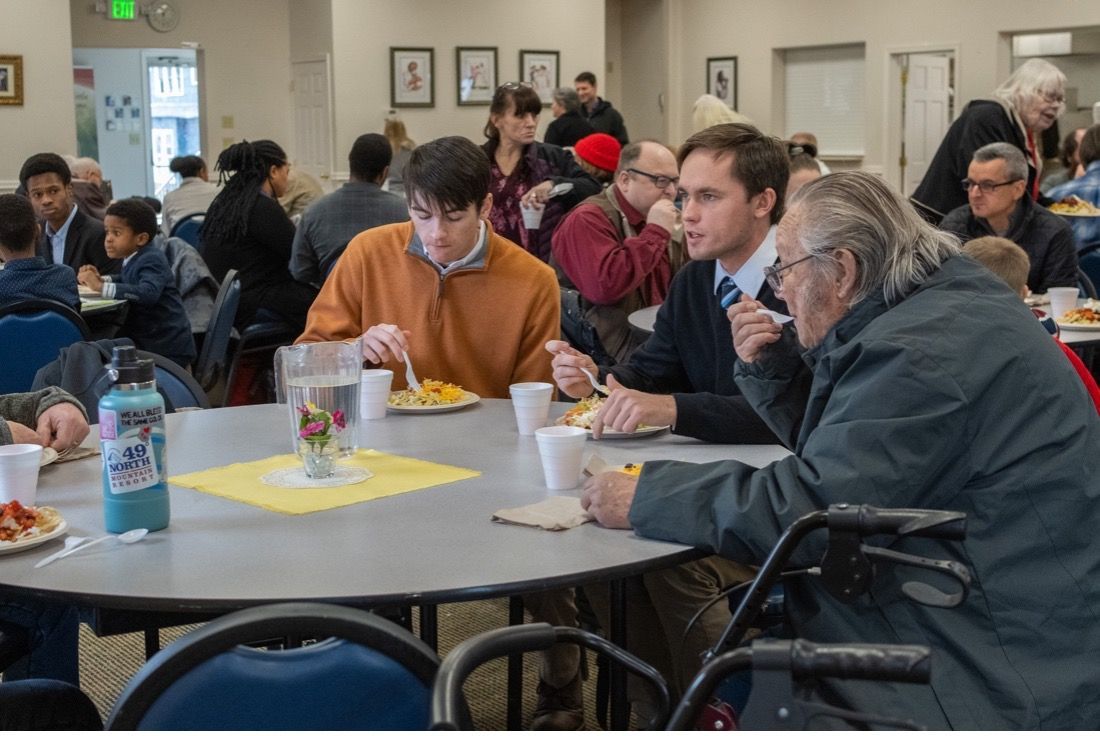 UCCtweet's tweet photo. Walla Walla University’s Center for Humanitarian Engagement paired with the Spokane Central Adventist Church for a full day of service. Read about their day by visiting https://t.co/tCESBJLo4J. #uccsda #adventist #service #che #careweekend https://t.co/YZC9AvekmW