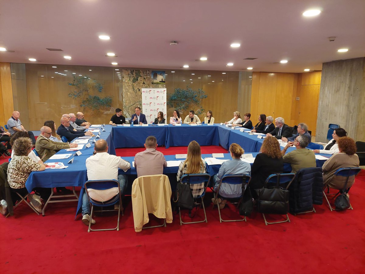 ajmollet's tweet photo. 🗣Es constitueix el nou Consell de Ciutat de Mollet         

▶️ L'integren 35 molletans i molletanes

▶️ Ha estat la primera sessió de l'òrgan de participació del mandat 2023-2027 i s'ha donat informació del Centre d’Estudis per la Democràcia-Jordi Solé Tura https://t.co/f16EZuxgTQ