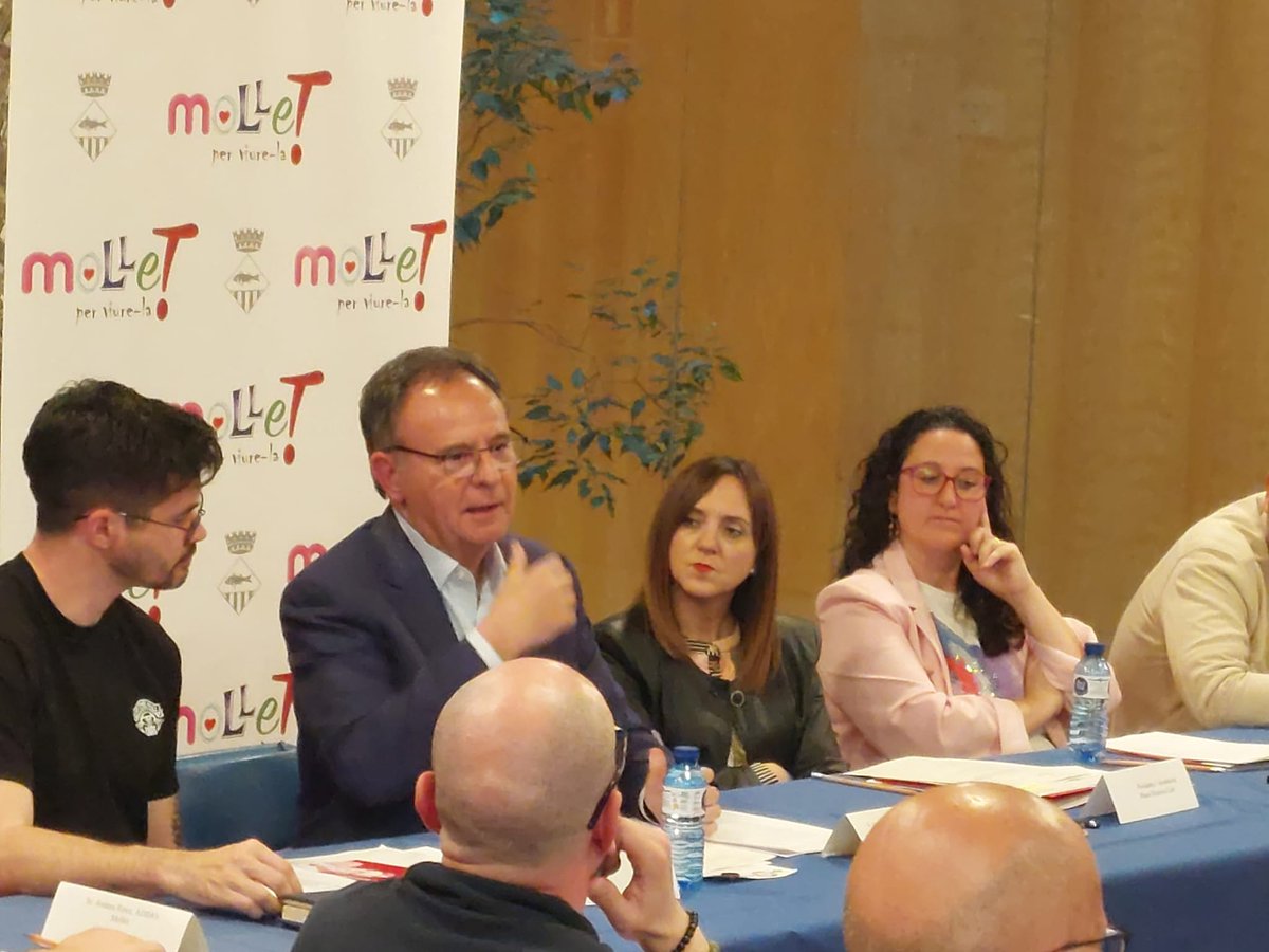 ajmollet's tweet photo. 🗣Es constitueix el nou Consell de Ciutat de Mollet         

▶️ L'integren 35 molletans i molletanes

▶️ Ha estat la primera sessió de l'òrgan de participació del mandat 2023-2027 i s'ha donat informació del Centre d’Estudis per la Democràcia-Jordi Solé Tura https://t.co/f16EZuxgTQ