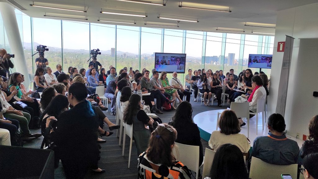 <a href="/ahaasp/">alexandra haas</a> <a href="/oxfammexico/">Oxfam México</a> <a href="/ONUDHmexico/">ONU-DH México</a> Panel. Sumando voces: el poder de la diversidad en la colaboración.
Participan:
🟠Carola Diez, Fundación Haciendas Mundo Maya 🇲🇽
🟣Marina Carrillo, Activista wixarika 🇲🇽
🟢Jimmy Pérez, Zona de Descarga 🇻🇪
🔵Paulina Cornejo, <a href="/centro_news/">CENTRO diseño | cine | televisión</a> 🇲🇽
⚪Aura Lucía Lloreda. <a href="/AFEColombia/">AFE Colombia</a> 🇨🇴