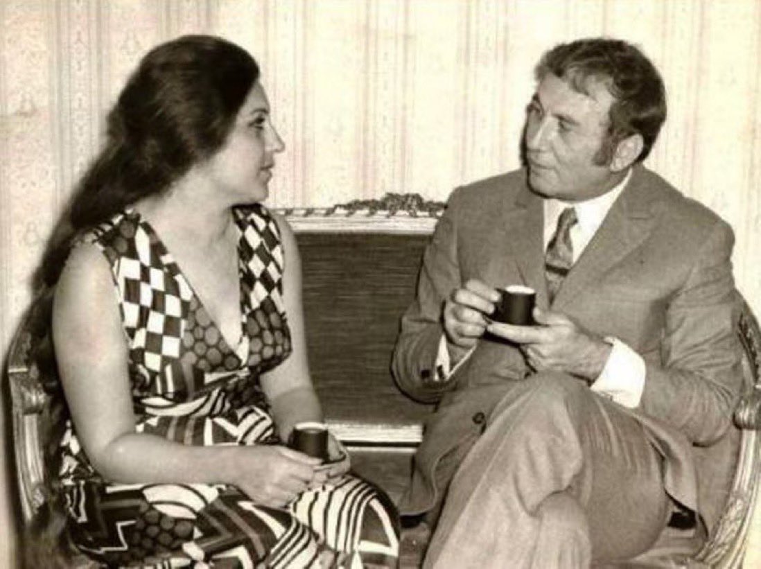 عندما أشربُ القهوة معكِ
أشعر أن شجرةَ البُن الأولى زُرعتْ مِن أجلنا !

- نزار قباني