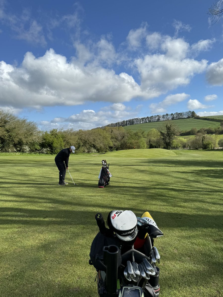 LeeHayward9's tweet photo. Good to have a game today with my lad @lewyhaywardgolf at Marlborough GC, course was in superb condition and thanks to the team for the courtesy round 👍🏼
#springishere #golfwiththelad #lostagain😫 https://t.co/oOQAKhIy3I