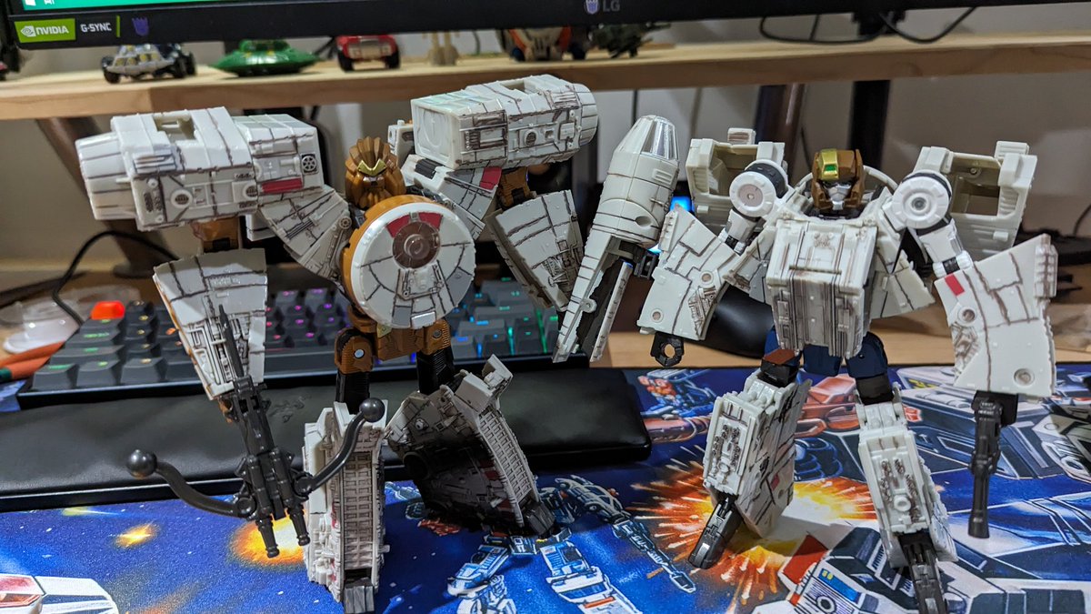ThatToyGuy101's tweet photo. Lots of people are telling me this is brittle so I should inform people that they redid the star wars crossovers in 2018 and this is a brand new mould. No brittle parts on this one (and it's good) https://t.co/THJ2WEXhX9