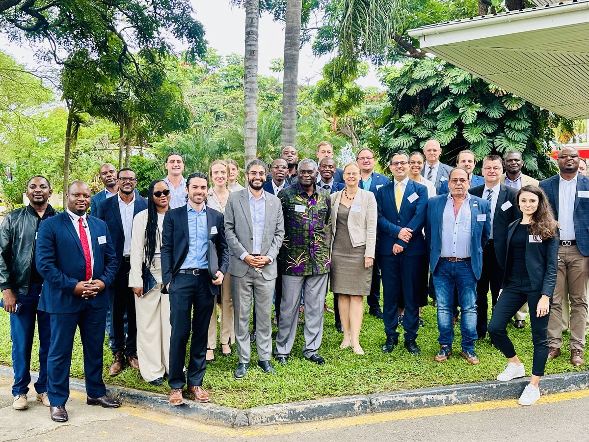 #Zambia's solar ☀️ energy sector offers immense room for growth to meet the rising #energy demand.

Great to see 🇩🇪 companies joining forces with the 🇿🇲 private sector to develop solutions meeting local needs.
#MadeinGermany
#GreenEnergy #RenewableEnergy