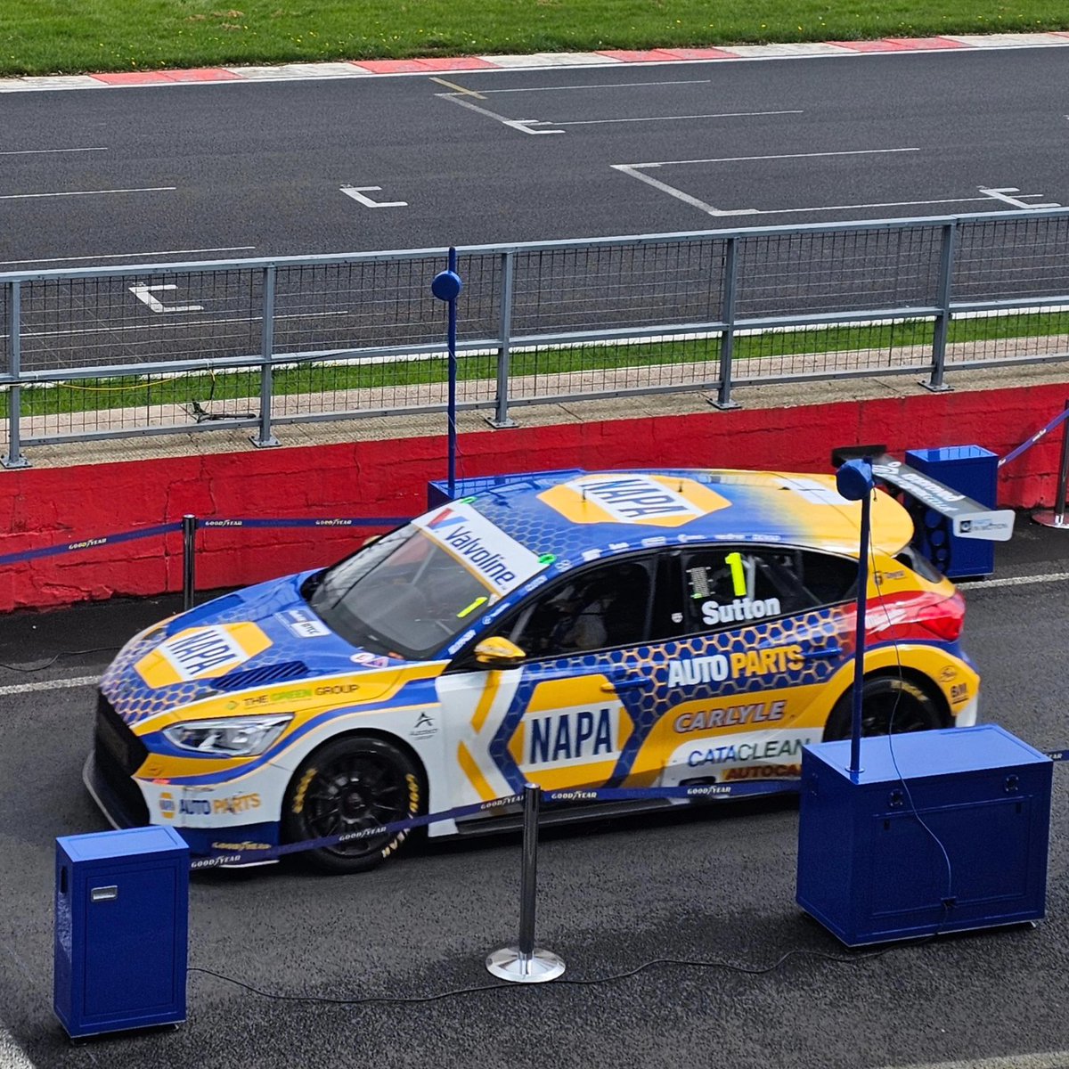 Great day at @BTCC launch today. No apologies for all the photos being @naparacinguk 💙💛
Can't wait to be back at Donny next week🔥
@ASuttonRacing 
@DanielRowbottom 
@DanCammish 
@samosbornebtcc