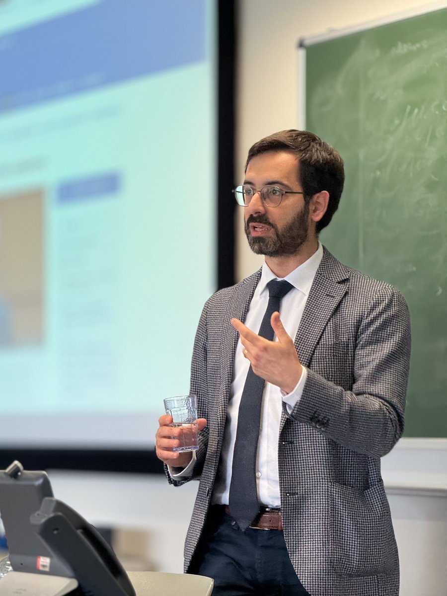 Today’s lecture by Lorenzo Biondi, speechwriter for President von der Leyen, was a masterclass in the art of storytelling and rhetorical skills! By analysing concrete case studies, participants got the insights on how to craft a speech in an EU context #EUDiplomacy @lorbiondi