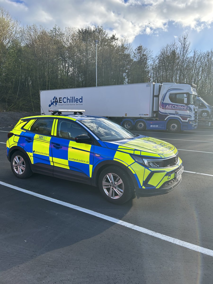 Today Community Officers from #Dumfries and #Gretna have been visiting the services & lorry parks on the A74(M) to speak to HGV drivers about freight crime. Thanks to @NaVCIS_UK for the informative briefing. #CommunityPolicing