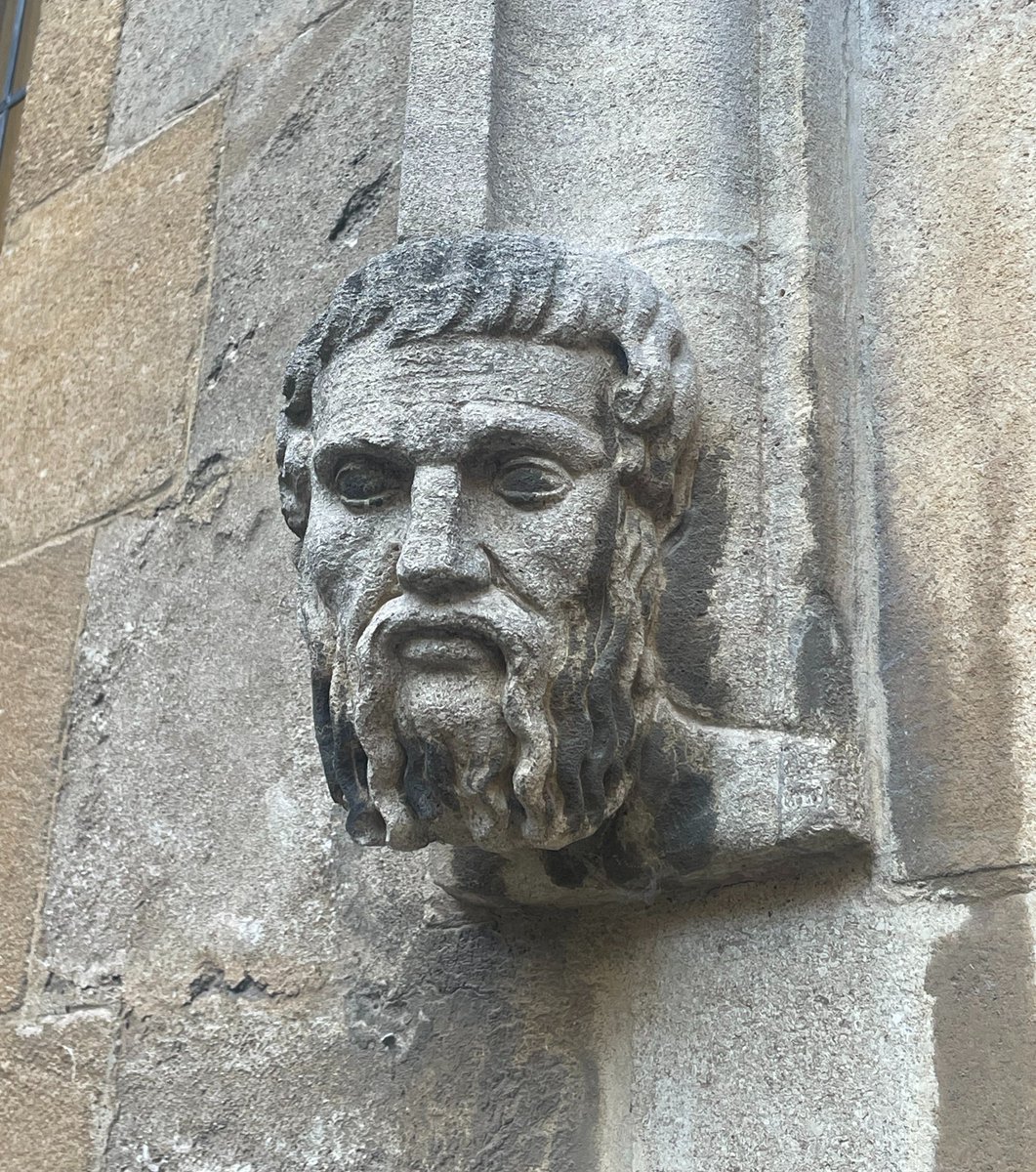 HiddenFacesPics's tweet photo. Bodleian Old Library
#Oxford #oxforduniversity #England #UK #history #sculpture #art #faces https://t.co/2OvhyREMow