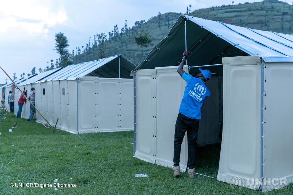 ⛺️Tents 🔵Blankets 💧Water containers 🍴Kitchen sets 🛏️Mattresses and more. Our warehouses around the world are stocked with long-lasting essential items to assist up to 600,000 people within 72 hours. We immediately deliver to affected areas when aid is urgently needed.