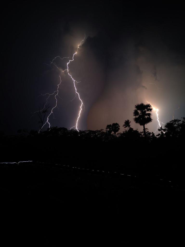 By our member K. M Asif - #Poco x3.
Stock cam.
#Light_painting mode - #Lightning #thunderbolt #storm #StormHour #Weather #nightskyphotography #mobilephotography