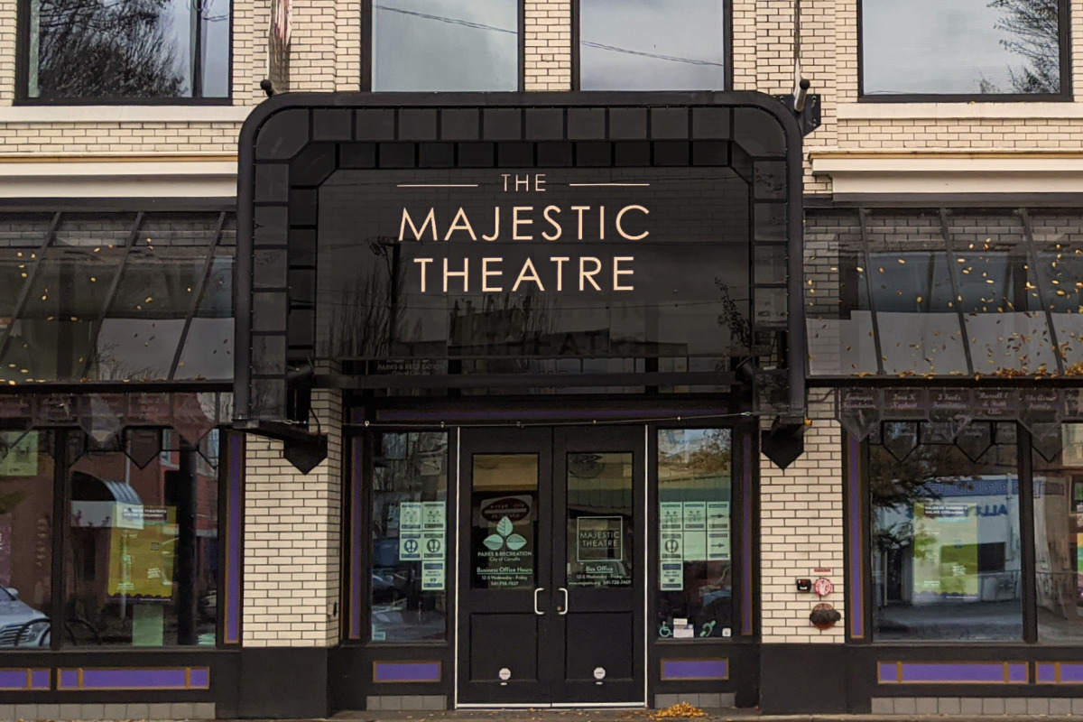 Join The Majestic Theatre staff as a Front Desk Assistant, House Attendant, or Facility Assistant! Learn more and apply here:
i.mtr.cool/wvhqaggwre
#majesticcorvallis #corvallisparksandrec #communitytheatre