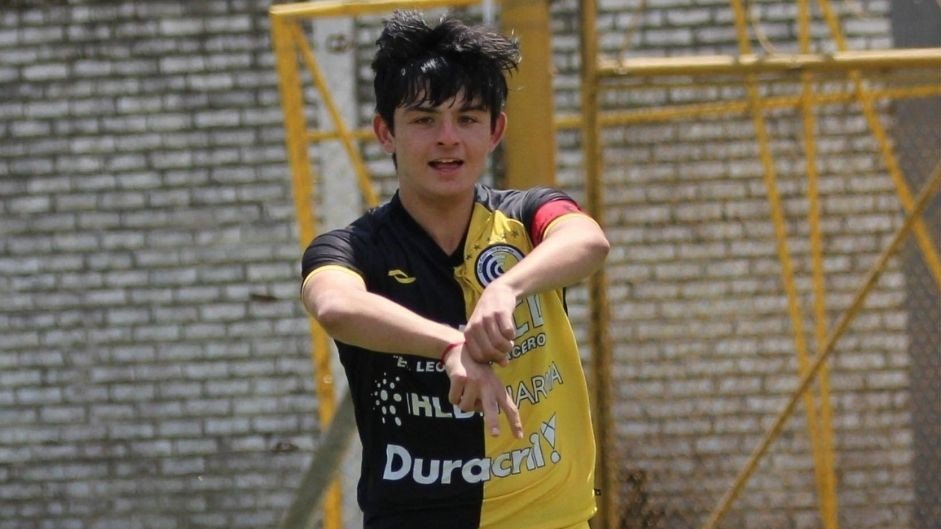 clubcomu's tweet photo. 🌓 El espectacular trabajo de nuestros profes en el Fútbol Amateur hizo posible que, a través de distintos convenios, cuatro jugadores de nuestra Inferiores continúen su desarrollo en las divisiones formativas de clubes de @LigaAFA .
  
🧵 Conocelos en este hilo ⬇️
@SABADOGOL https://t.co/4loP4NC4Ie