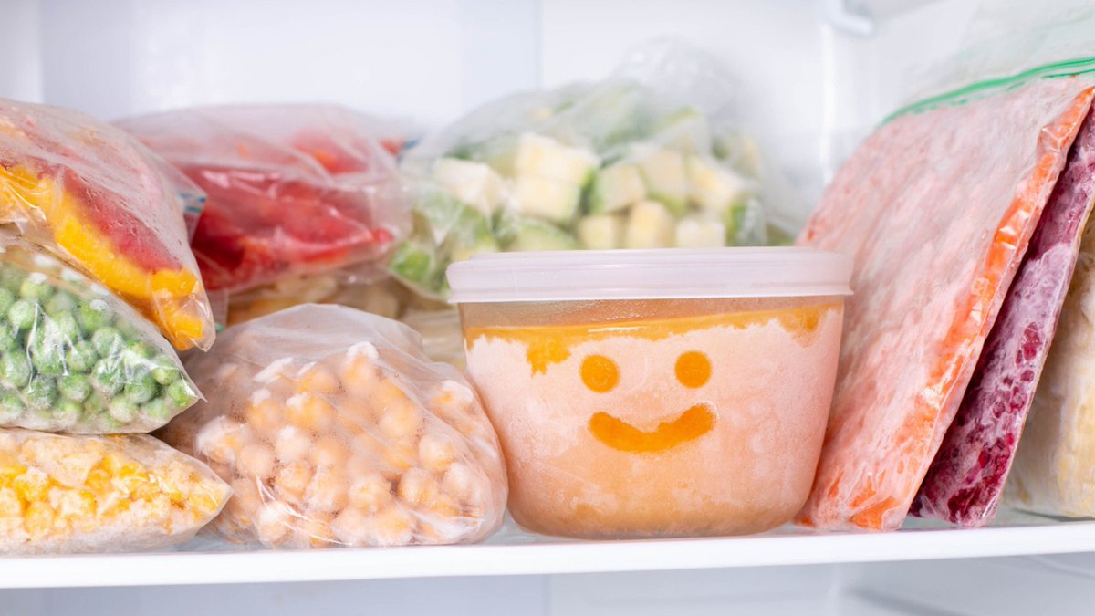 Stash those spring flavors for later! Freezing is a great way to preserve the freshness of peas, strawberries, and other produce. Use this quick guide to enjoy a taste of spring any time of year! #FreezingFresh #SpringIntoSavings snaped.fns.usda.gov/library/materi…