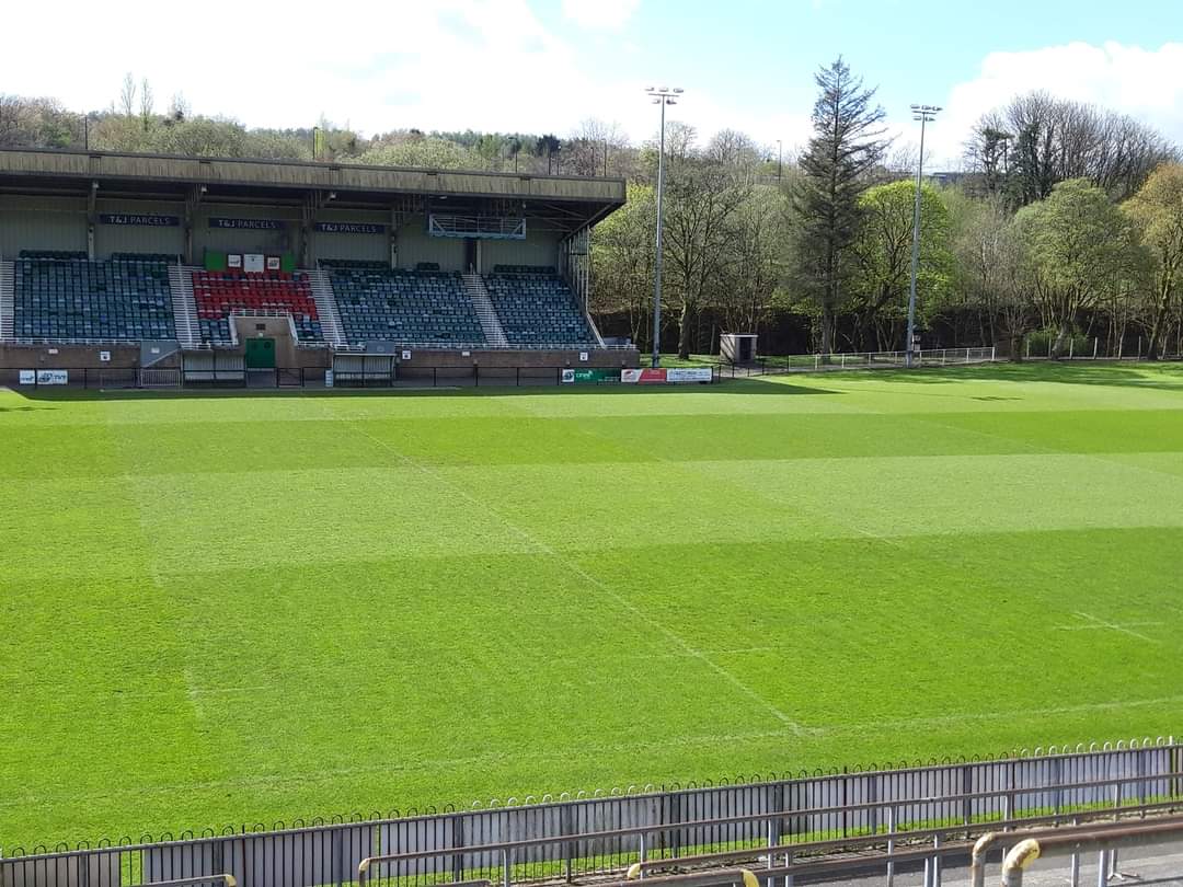 Neil getting @evrfc pitch in perfect condition ahead of Thursday's @WelshPremRugby clash with @PontypoolRFC. LIVE on @S4CRygbi Clic, Facebook, YouTube. 7.30KO