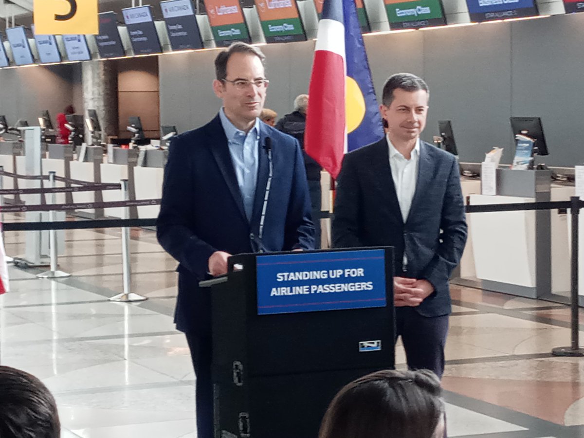 Big news out at @DENAirport. @COAttnyGeneral @pweiser @USDOT @PeteButtigieg announced new partnership on #consumer flier complaints. After record #s of complaints on airlines in last few years, should result in more people getting help more quickly - pirg.org/colorado/found…