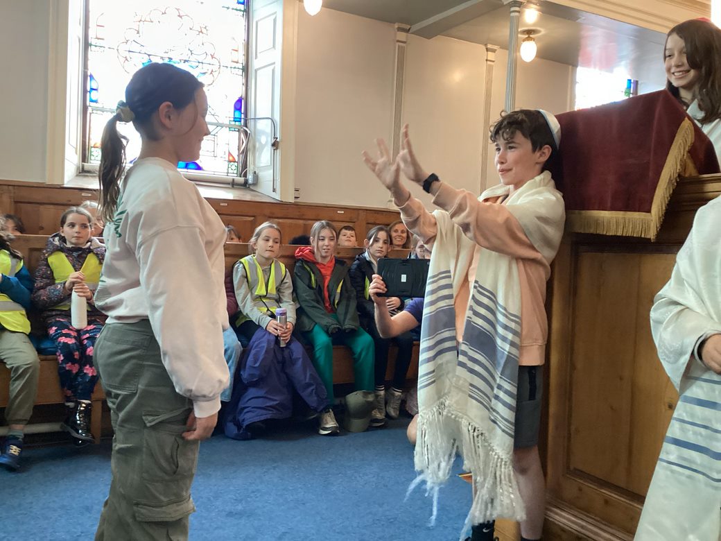 StAgnesAce's tweet photo. Year 5 have had a brilliant day already and all are well and happy. They had an amazing experience at the Plymouth Synagogue and have arrived at the National Marine Aquarium where they will sleep with the fishes! @kernow_learning https://t.co/UNYx1PzVNC