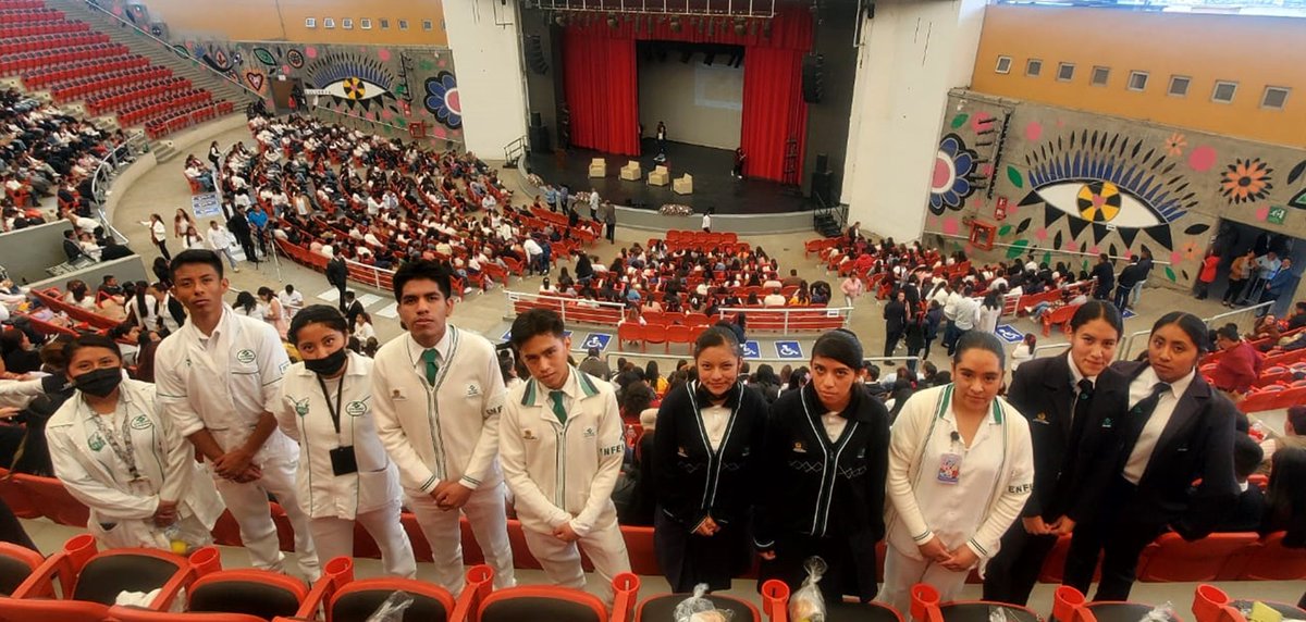 ConalepTemoaya's tweet photo. Estudiantes del plantel asisten al foro sobre diálogos para la transformación en educación comunitaria en el Estado de México,  con el objetivo de fortalecer vínculos educativos socio afectivos y sociales, en teatro Quimera Metepec.

@Conalep_Edomex 
#ApasionadamenteCONALEP https://t.co/DCle5i2gnV