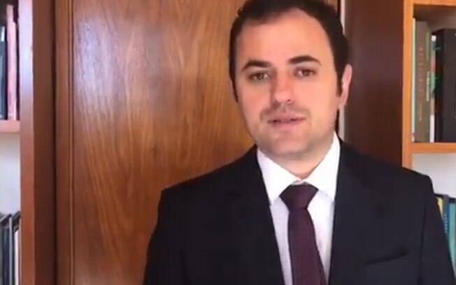 🚨VAMOS SUBIR UMA TAG: Quantos comentários consigo com ESTOU COM GLAUBER? É só para contra-atacar o MBL. Glauber fez o trabalho da Polícia Legislativa hoje. Ele errou? Sim. Porém, precisamos comentar ESTOU COM GLAUBER!🇧🇷👍😮