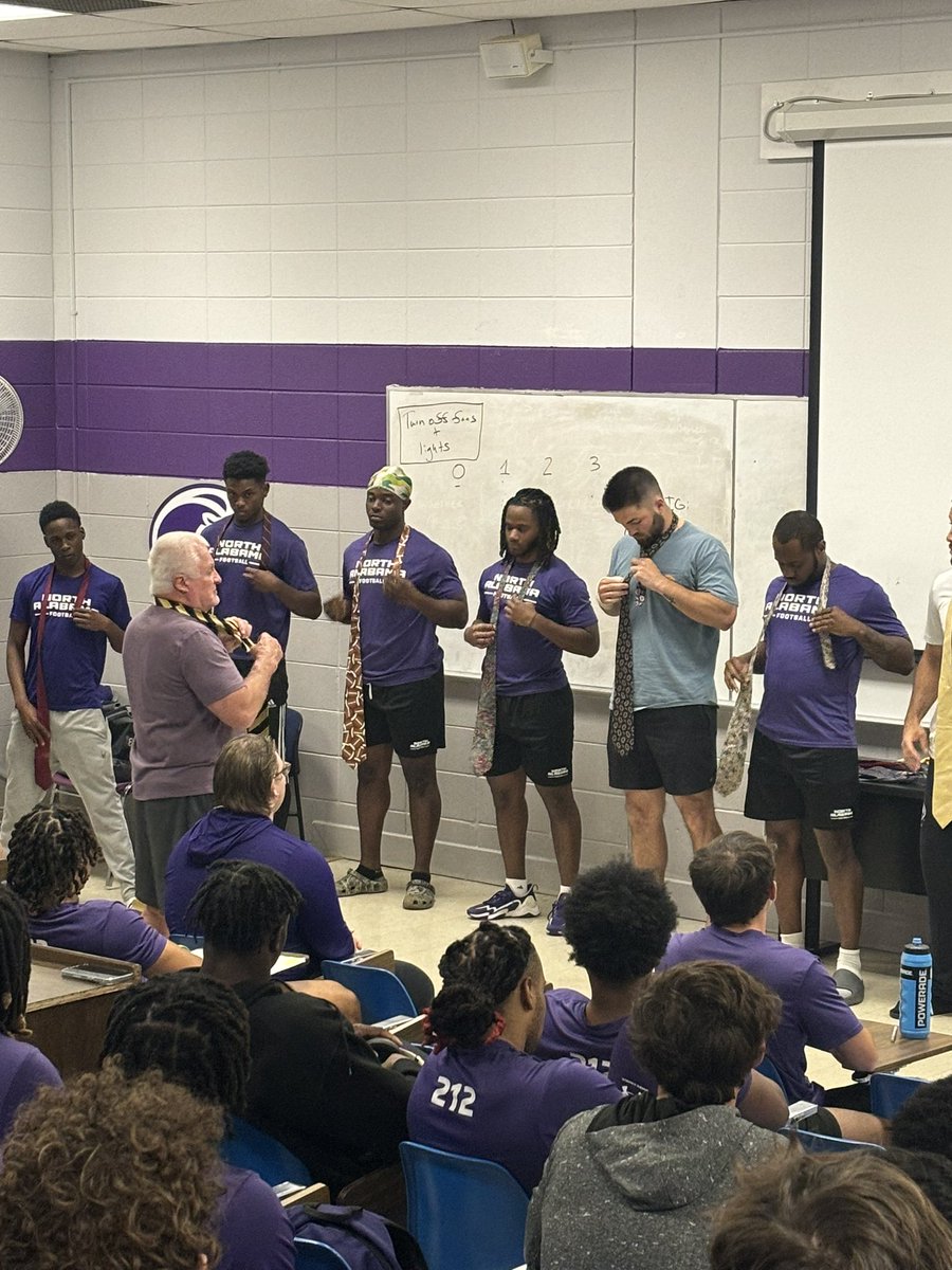 BrentDearmon's tweet photo. Toughness Tuesday’s.
Thanks Coach Carter for teaching the guys how to tie a tie.
2️⃣1️⃣2️⃣🔥

#MoreThanBall
#PurpleSwarm https://t.co/fBSMcyt92Q