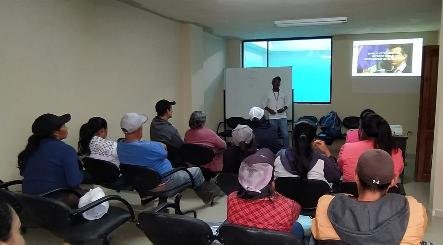 Agricultura_CZ1's tweet photo. #Imbabura| Equipo técnico de #PIATER dicta el taller sobre Manejo Ecológico de Suelos y Reproducción de Cobayos a la Comunidad de Aprendizaje de Buenos Aires.

#ElNuevoEcuador https://t.co/bvmEgVXiq4