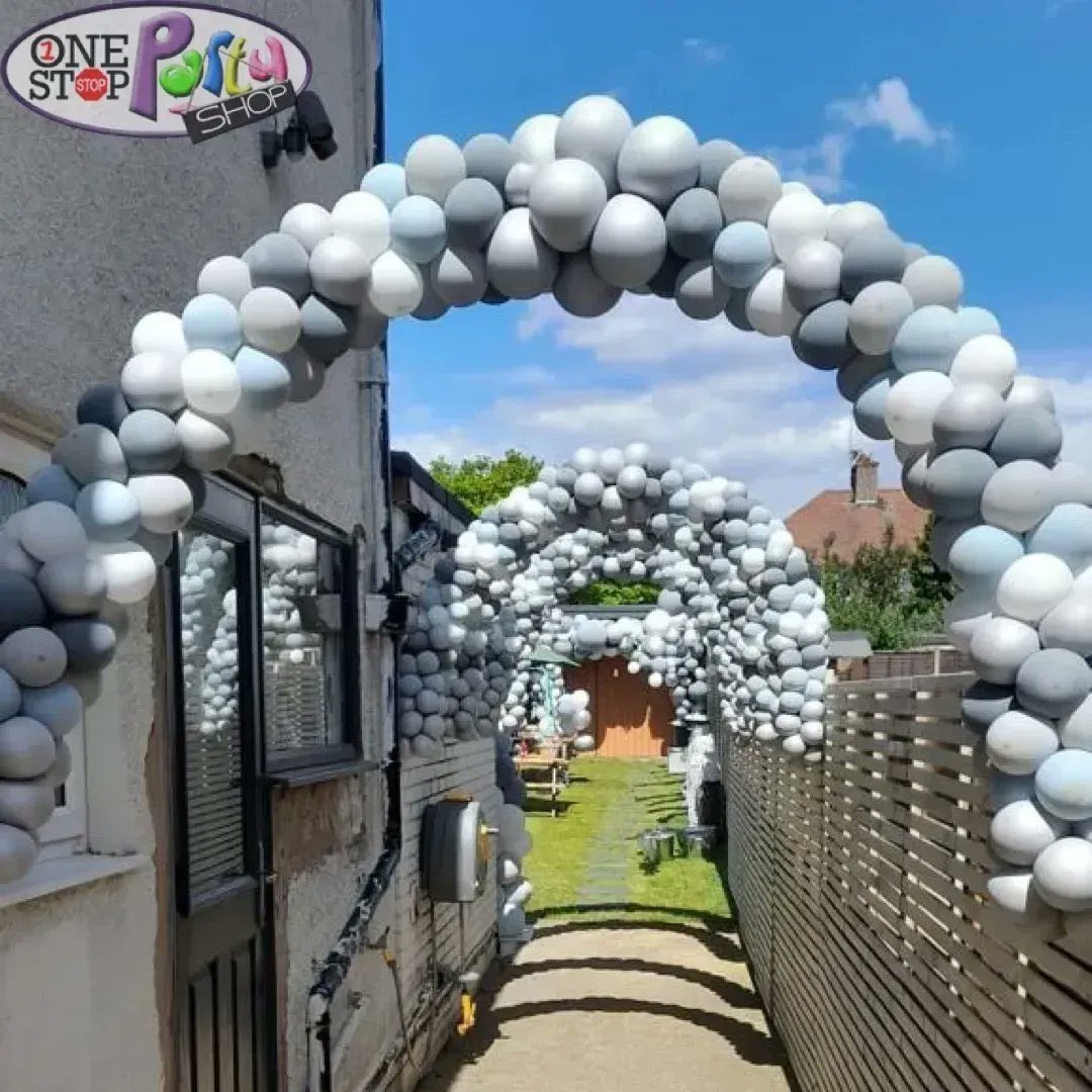 Now this is a way to make an entrance! 🎈🎉🍾 #LoveLeam #Leamington #Warwick #Stratford #Rugby #balloondecorations #balloonideas #balloonsarefun #partyideas #partyballoons