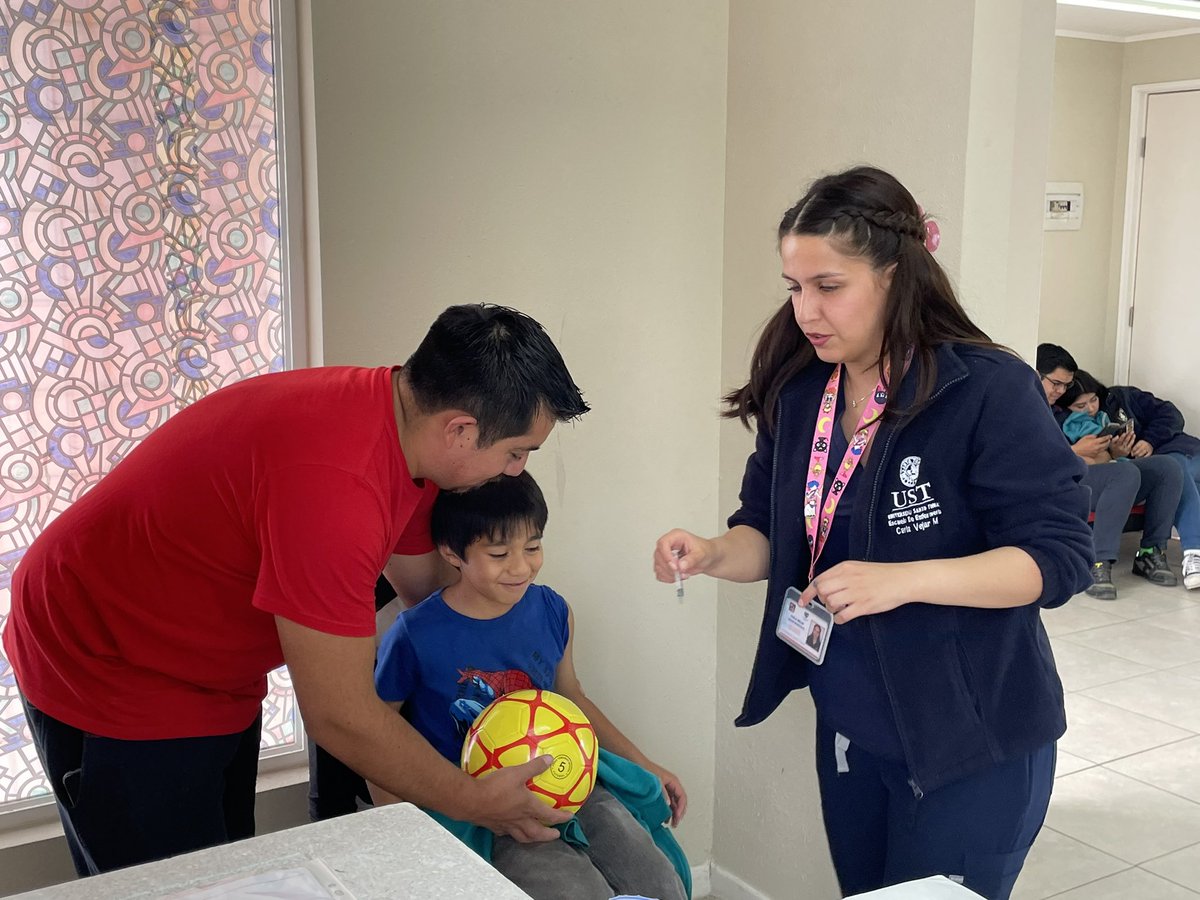 Mirasol_cl's tweet photo. 🏥 La Oficina Territorial de Mirasol, junto a la Junta de Vecinos Mirador de los Tres Volcanes, promueven el acceso a la salud con operativos vacunatorios masivos en Puerto Montt. Una colaboración que busca beneficiar a toda la comunidad. #SaludComunitaria #PuertoMontt #Vacuna https://t.co/8nIiFeoo1E