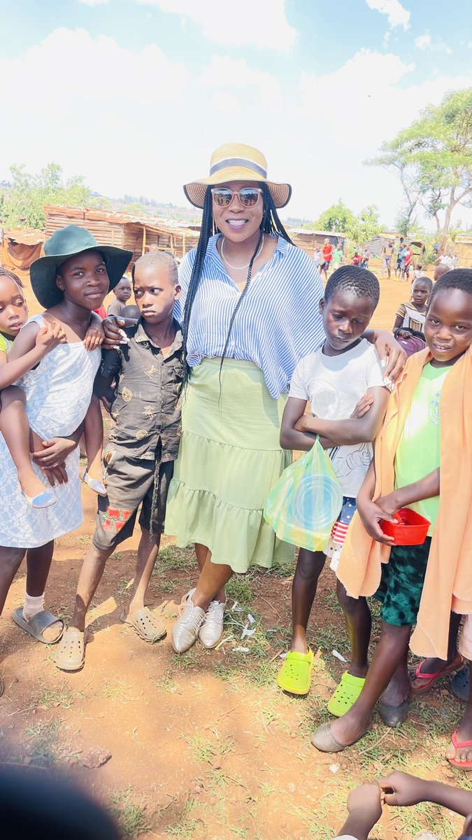 MaiTawaRuva's tweet photo. Impacting lives and changing health outcomes one area at a time. We are the help we want to see. Thank you @thegiverzim #mobilehealth #healthpartners #changemakers https://t.co/LxhVTYjWPy