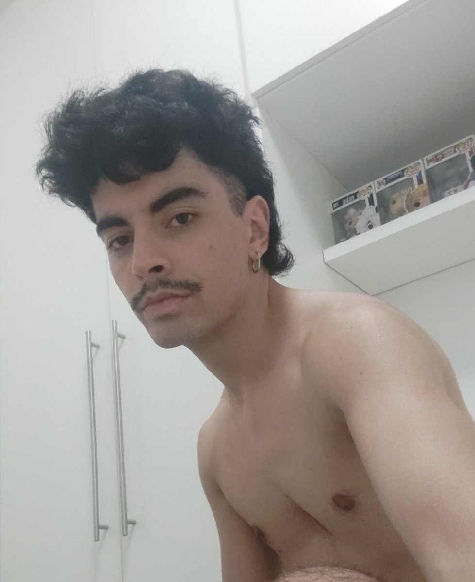 roovie_fox's tweet photo. #transformationtuesday Um twink e uma senhora de 100 anos https://t.co/IPYseVJpHY