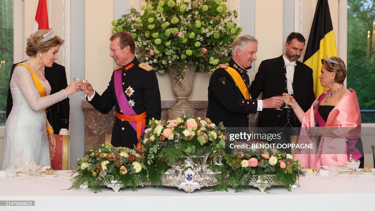 State banquet at the Castle of Laeken on the first day of the Luxembourg state visit to Belgium. From left: Queen Mathilde, Grand Duke Henri, King Philippe and Grand Duchess Maria Teresa. It's a family visit as well: the Grand Duke and the King are first cousins. 🇱🇺🇧🇪