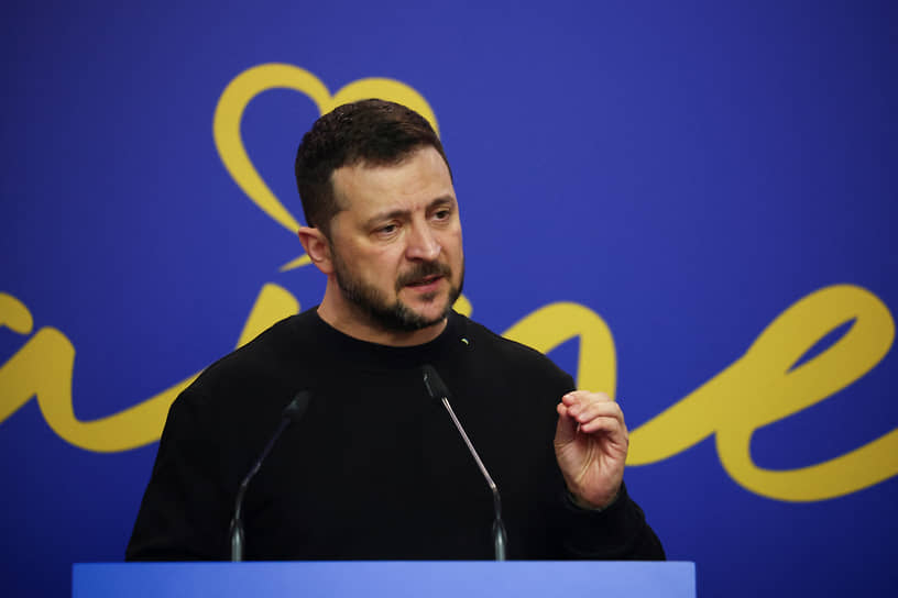 🇺🇸🙏🇺🇦 'About the loan offer from the USA. Last year we wanted to get this money in a different way, but today it doesn't matter. We need to survive and we need to protect our people, so your decision, the ball is in your court. Just make a decision!', - Zelensky