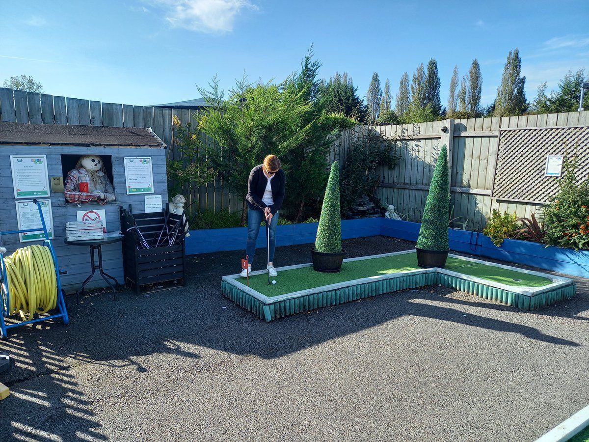 You can find minigolf, crazy golf and adventure golf courses at several garden centres in the UK hamandeggerfiles.blogspot.com/2024/03/garden…

#MiniGolf #CrazyGolf #MiniatureGolf #AdventureGolf #MinigolfBlog #MinigolfMarketing #GardenCentreMinigolf