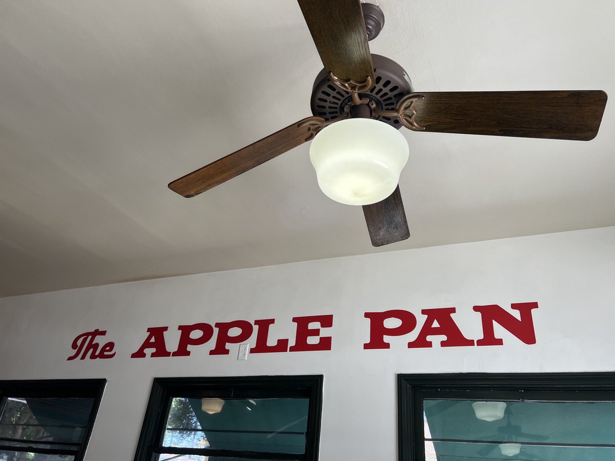 LaurasMiscMovie's tweet photo. We’re at the Apple Pan ⁦@ApplePan⁩ with ⁦@CitizenScreen⁩ &amp; ⁦@ToniRuberto⁩ #ApplePan https://t.co/XUvUhHbkD3