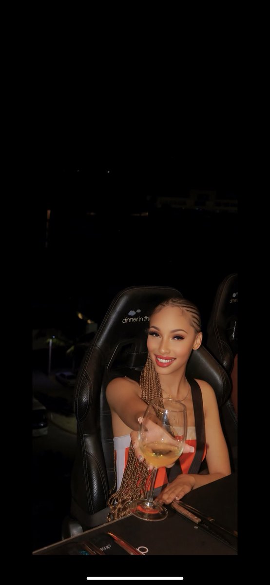 rennirooo's tweet image. 24-Karat Magic in the Air….. literally✨🥂🎉   #ariesszn #cheersto24years