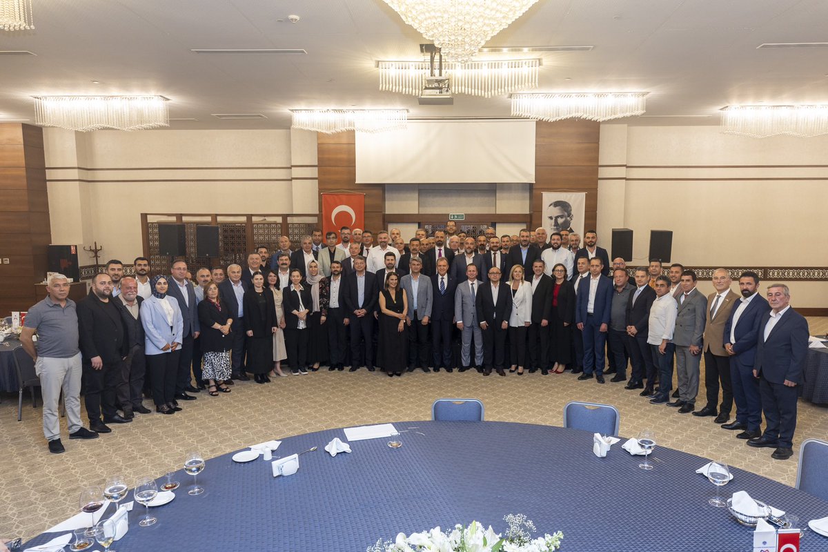 13 ilçemizin belediye başkanları ve Büyükşehir Belediye Meclisi üyelerimiz ile bir araya geldik.

#Mersin’imiz için birlik ve beraberlik içerisinde çalışacağız.