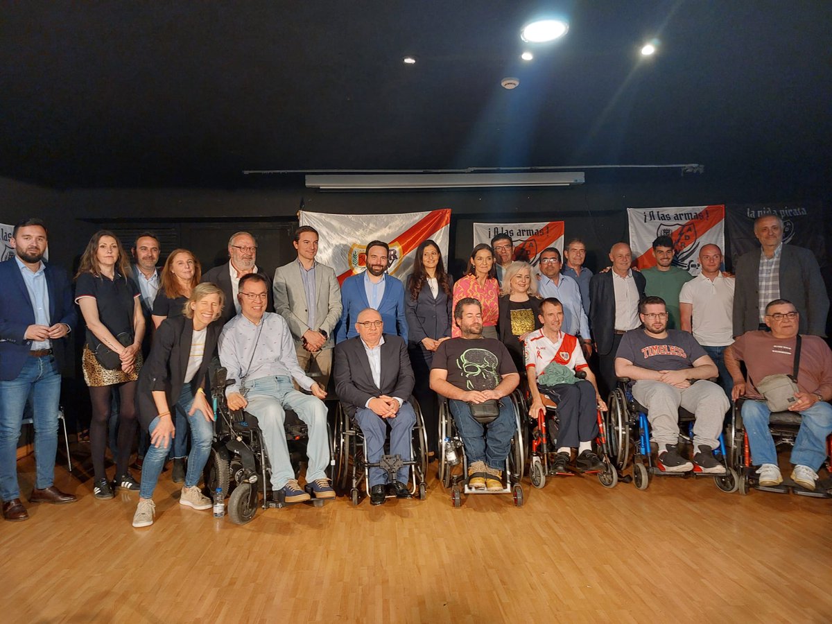 wagomezr's tweet photo. En la presentación de la peña del @RayoVallecano ,#discaprayo  donde #discapacidad y #deporte se unen.
Nace con el apoyo del club, peñas, asociaciones discapacidad, y jugador@s. Todo un reto por delante. https://t.co/TsE90ahvMB