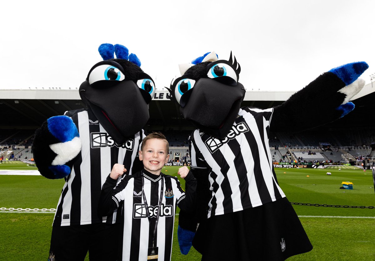 Finally got Olly’s picture back after being mascot against West Ham… What an incredible day he had, @NUFC were incredible all day! Big thank you to @ghodoussi for his hospitality through the day 🖤🤍 #UnitedAsOne